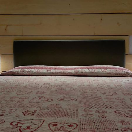 Hotel Nes Crepes Pozza di Fassa Bagian luar foto