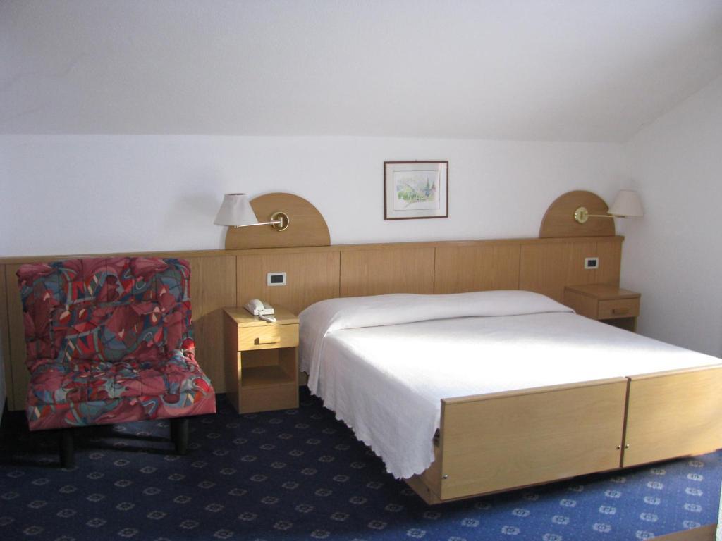 Hotel Nes Crepes Pozza di Fassa Ruang foto