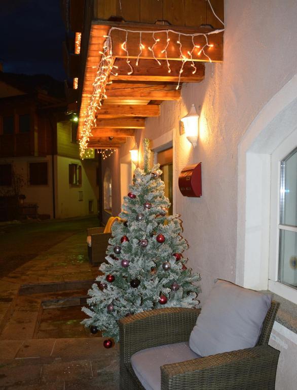 Hotel Nes Crepes Pozza di Fassa Bagian luar foto