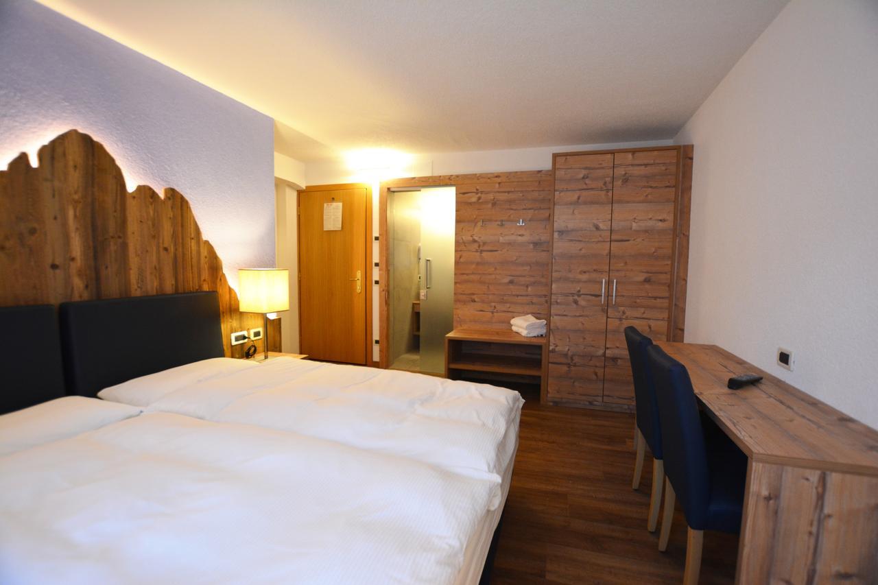 Hotel Nes Crepes Pozza di Fassa Bagian luar foto