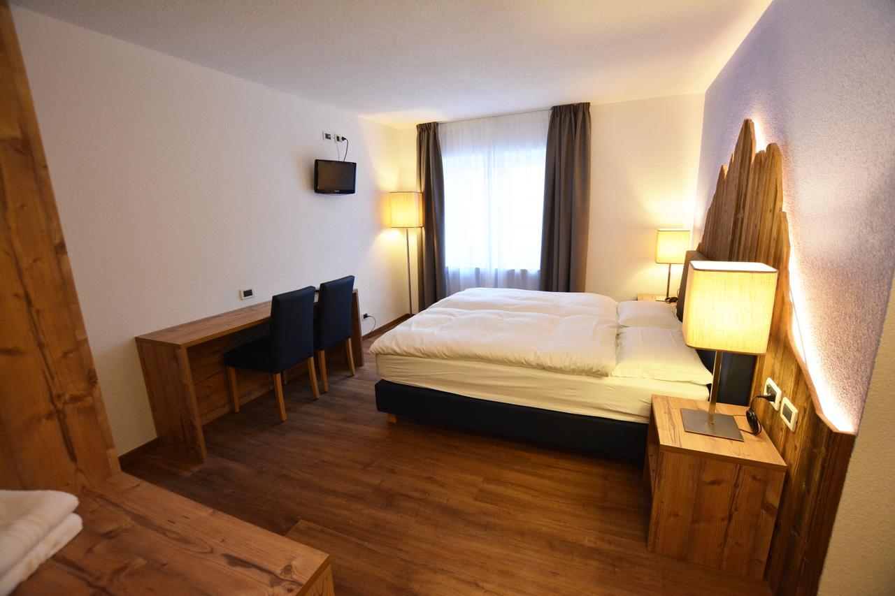 Hotel Nes Crepes Pozza di Fassa Bagian luar foto