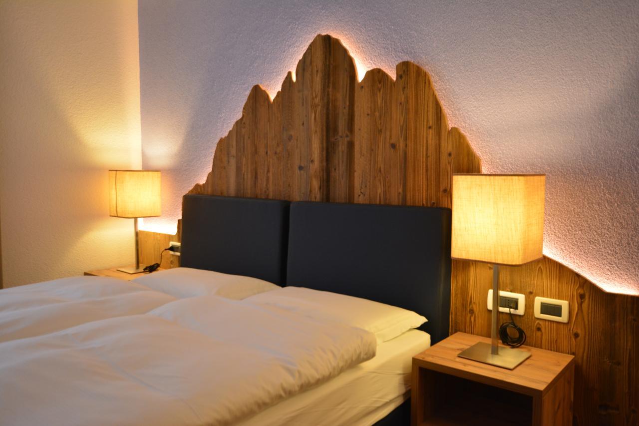 Hotel Nes Crepes Pozza di Fassa Bagian luar foto
