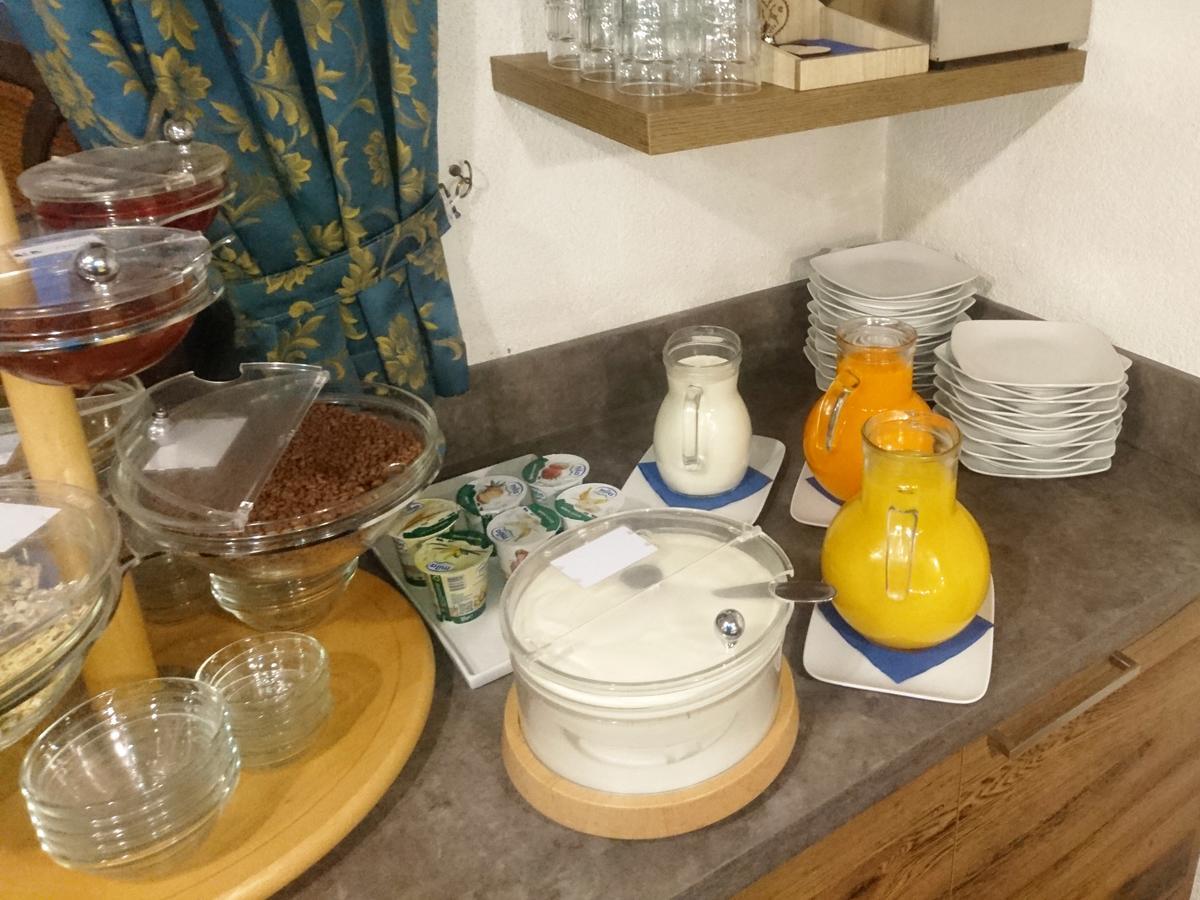 Hotel Nes Crepes Pozza di Fassa Bagian luar foto