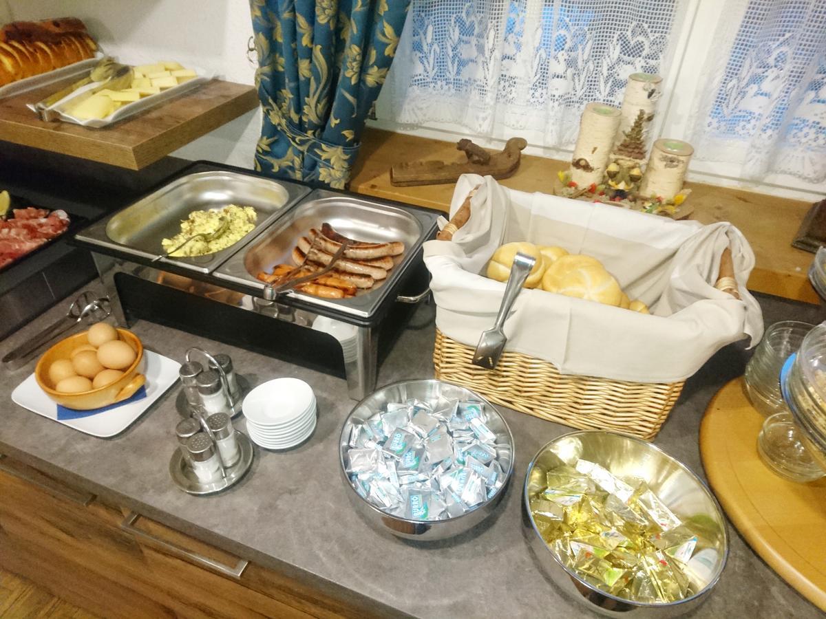 Hotel Nes Crepes Pozza di Fassa Bagian luar foto