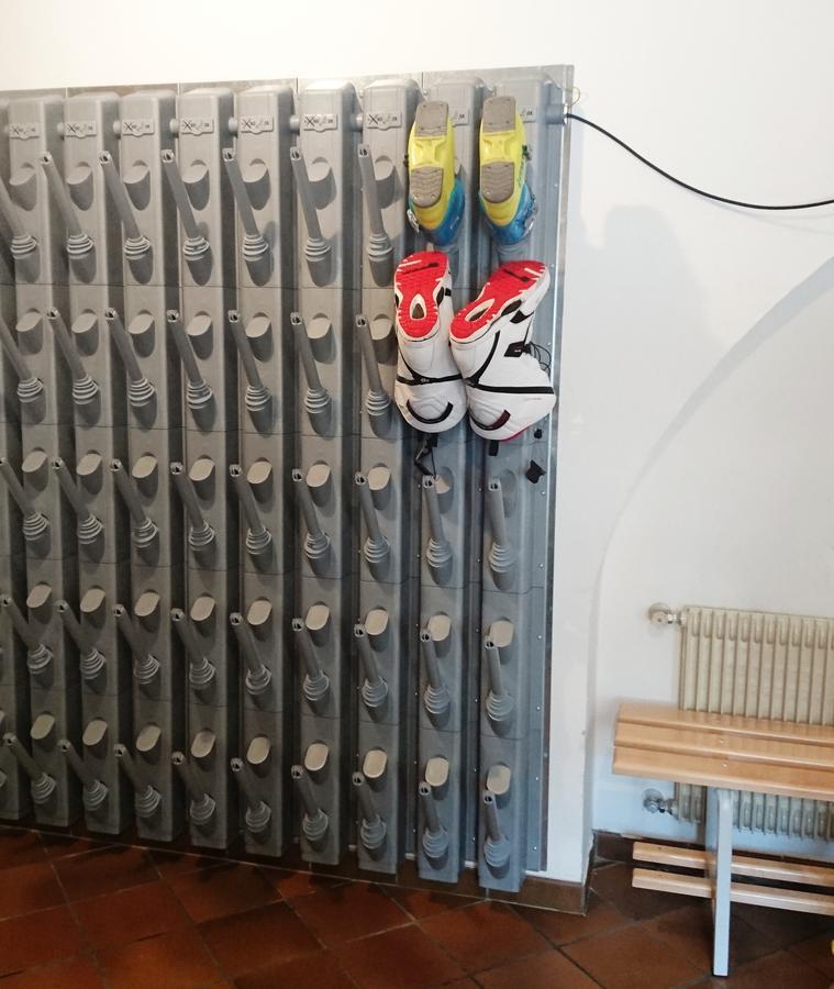 Hotel Nes Crepes Pozza di Fassa Bagian luar foto