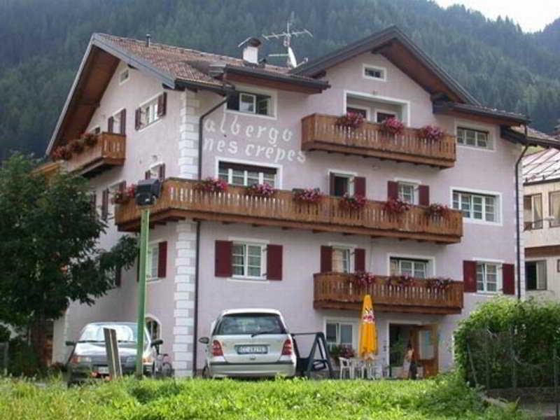Hotel Nes Crepes Pozza di Fassa Bagian luar foto