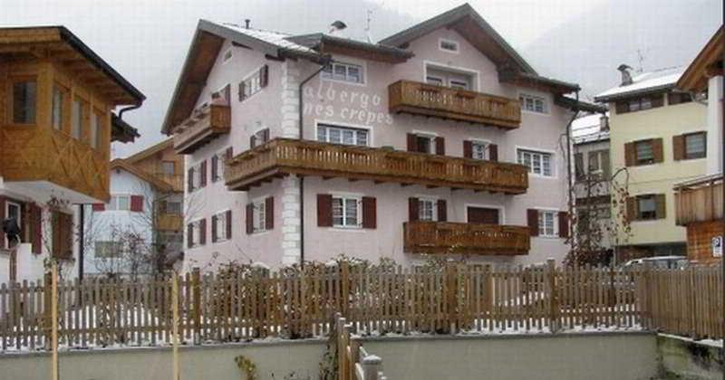 Hotel Nes Crepes Pozza di Fassa Bagian luar foto